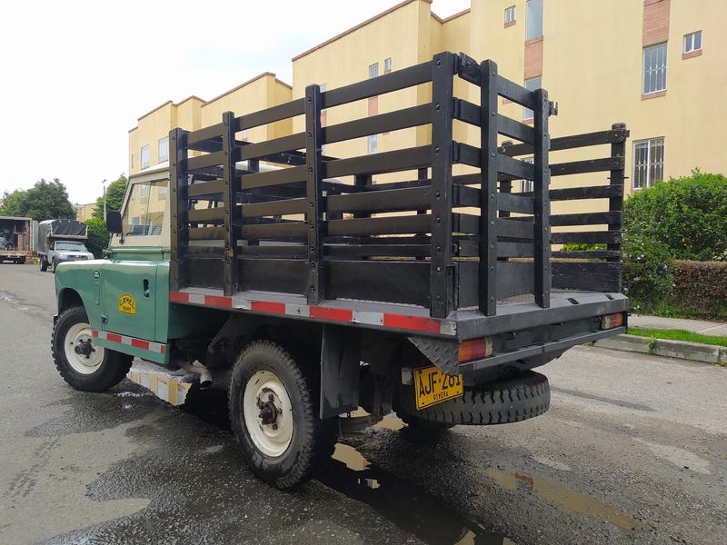 Land Rover 109 • 1964 • 140,000 km 4