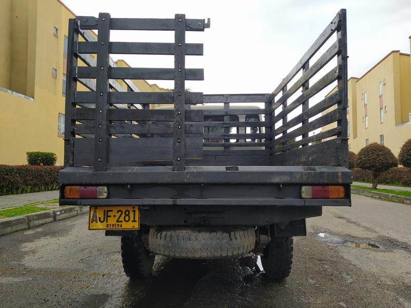 Land Rover 109 • 1964 • 140,000 km 6