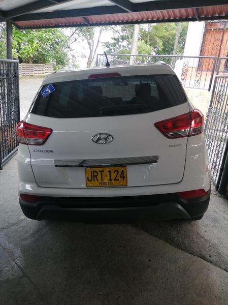 Hyundai  • 2020 • 3,200 km 7