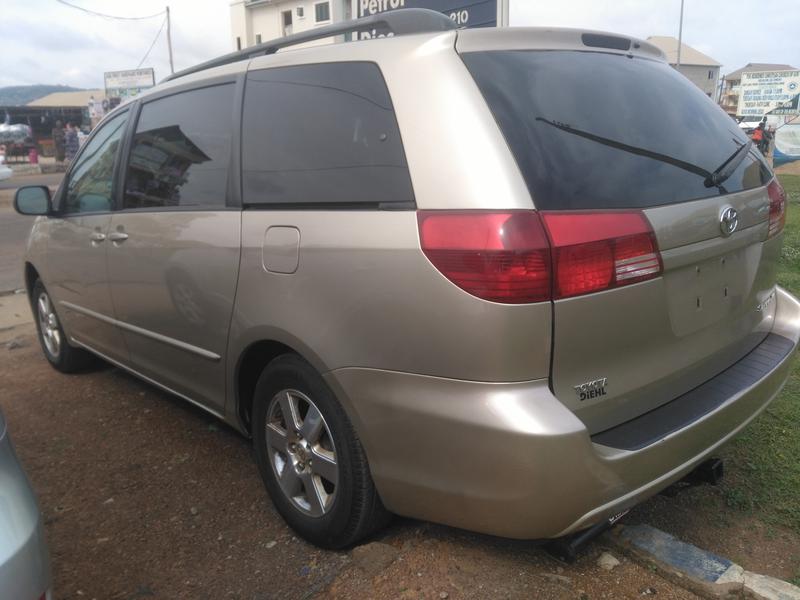 Toyota Sienna • 2005 • 50,100 km 3