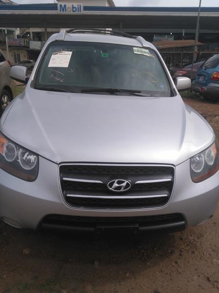 Hyundai Santa Fe • 2009 • 50,000 km 2