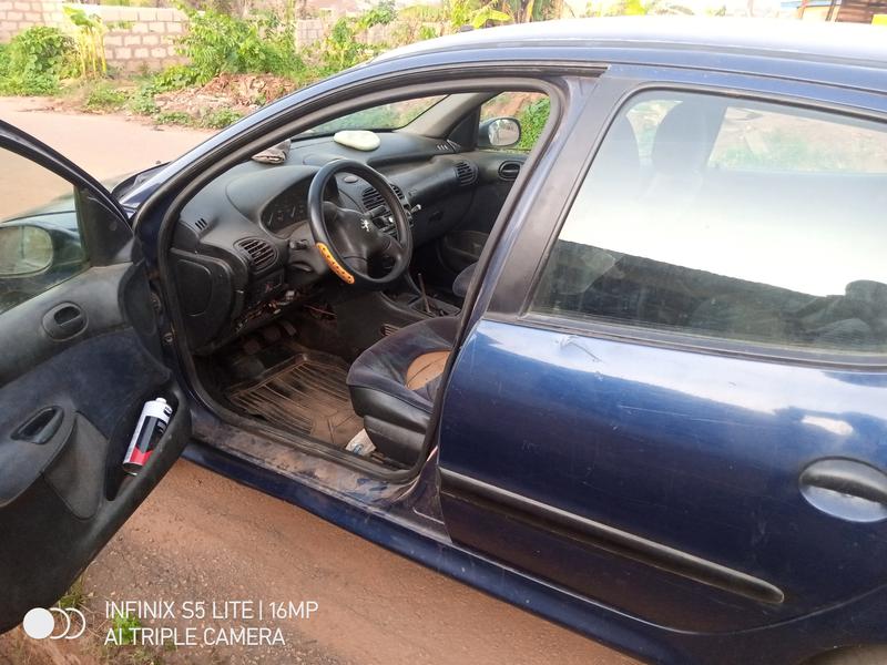 Peugeot 206 • 2002 • 2,353 km 3