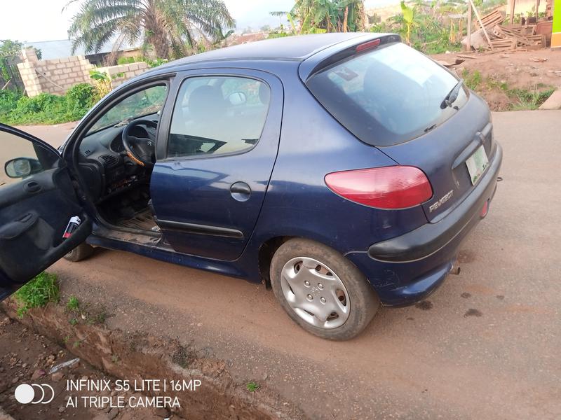 Peugeot 206 • 2002 • 2,353 km 6