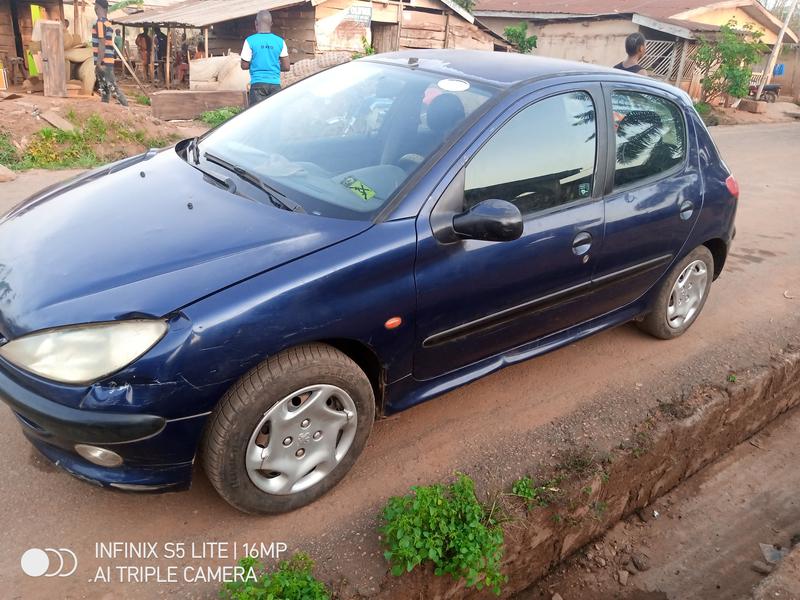 Peugeot 206 • 2002 • 2,353 km 1