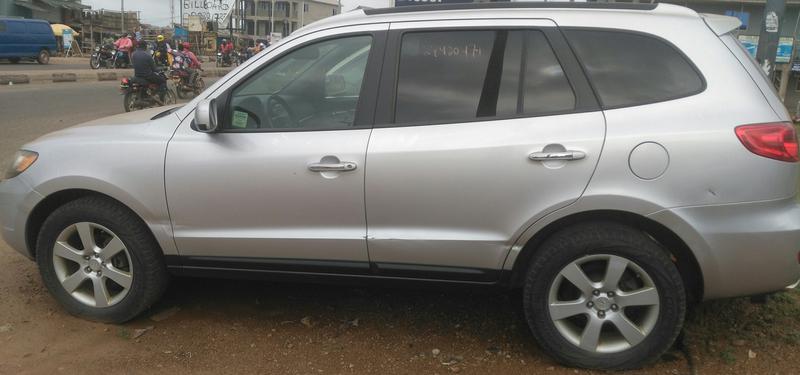 Hyundai Santa Fe • 2009 • 50,000 km 1