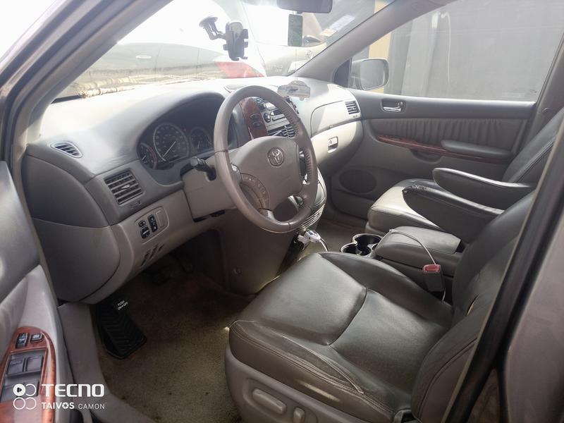 Toyota Sienna • 2006 • 77,579 km 12