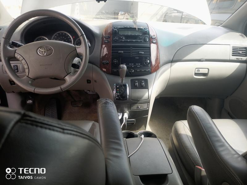 Toyota Sienna • 2006 • 77,579 km 4