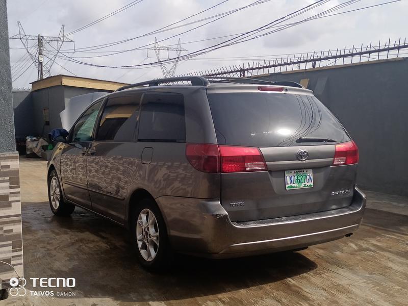 Toyota Sienna • 2006 • 77,579 km 14