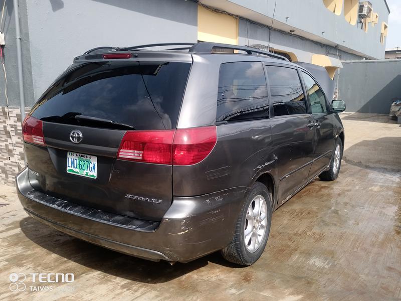 Toyota Sienna • 2006 • 77,579 km 6