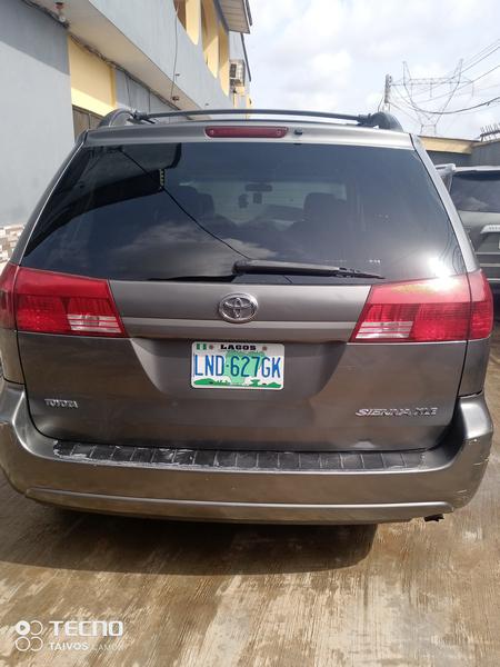 Toyota Sienna • 2006 • 77,579 km 2