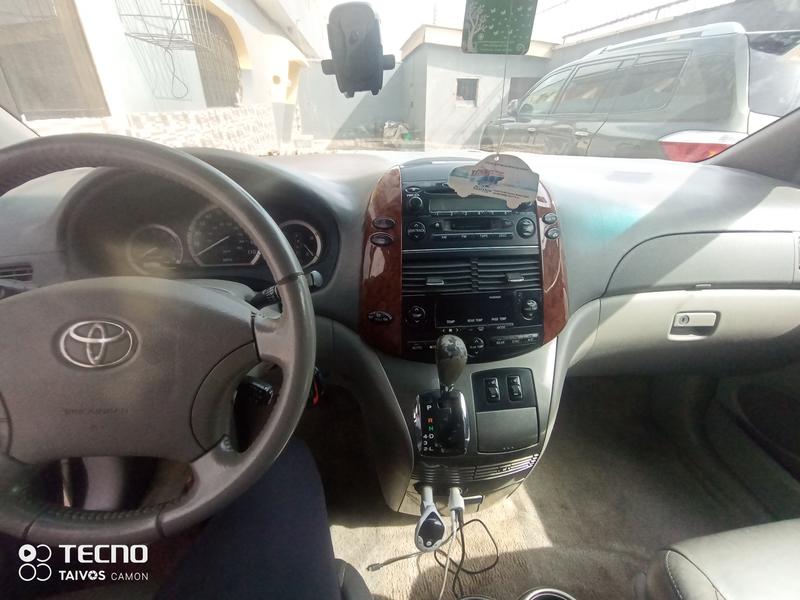 Toyota Sienna • 2006 • 77,579 km 5