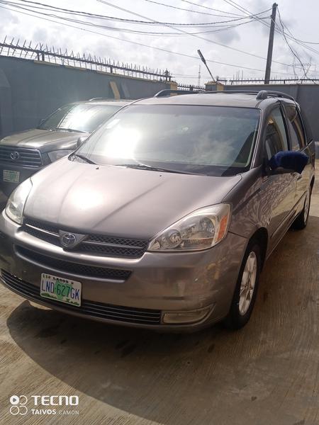 Toyota Sienna • 2006 • 77,579 km 3