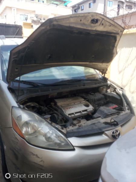 Toyota Sienna • 2006 • 178,797 km 6