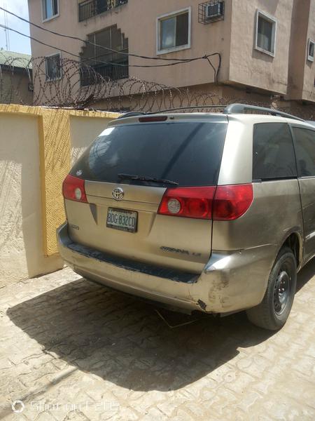 Toyota Sienna • 2006 • 178,797 km 2