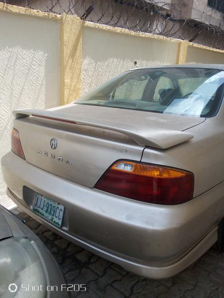 Acura TL • 2000 • 210,036 km 4