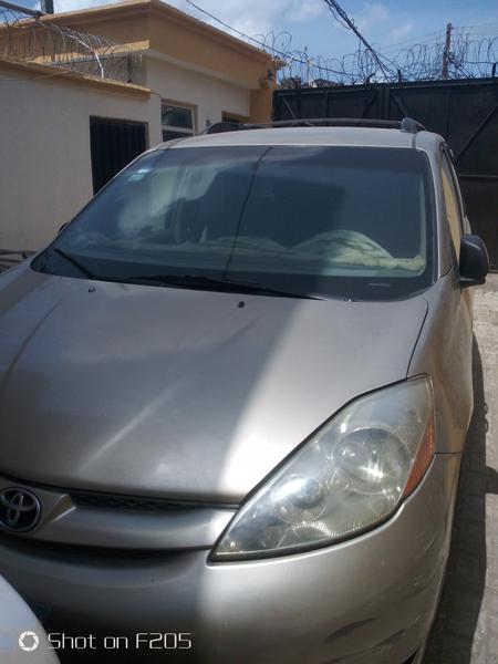 Toyota Sienna • 2006 • 178,797 km 1
