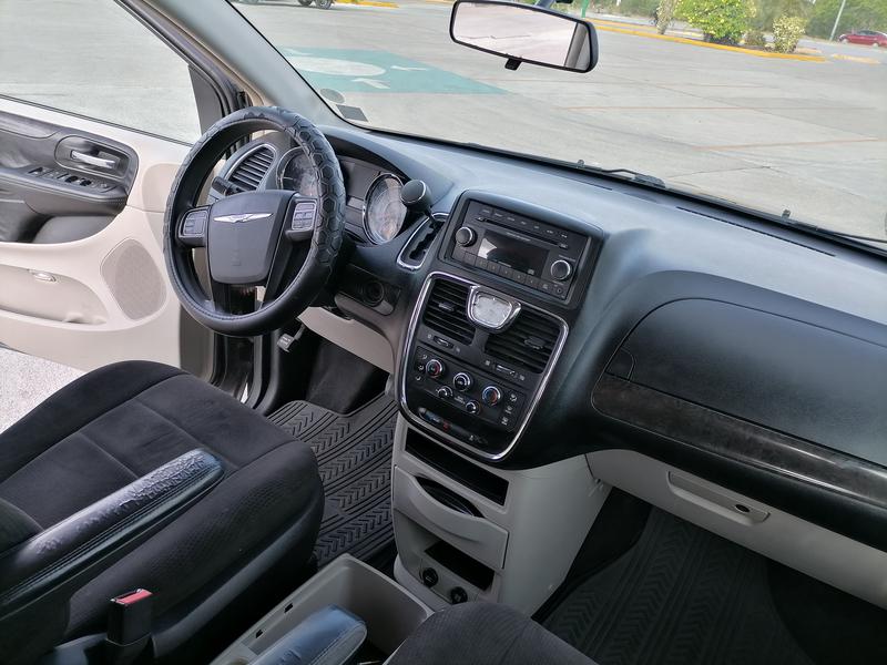 Chrysler  • 2012 • 115,400 km 4