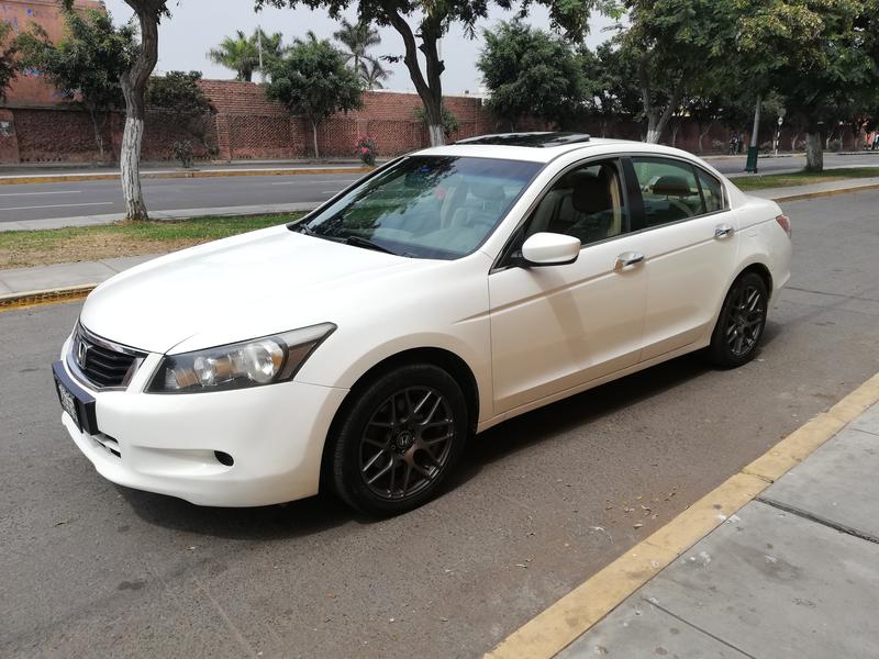 Honda Accord • 2008 • 116,000 km 3