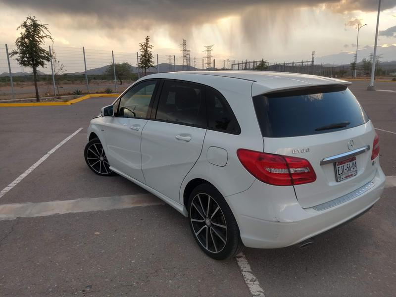 Mercedes-Benz Class B • 2012 • 50,000 km 1