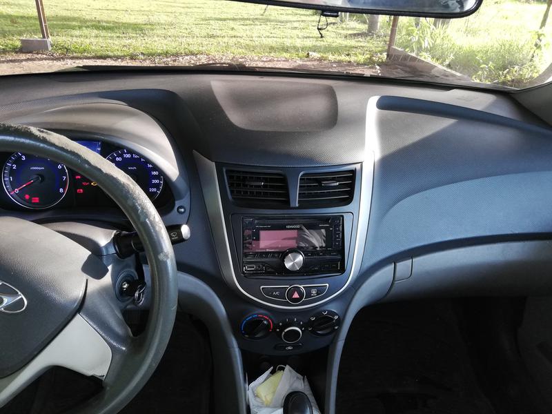 Hyundai Accent • 2013 • 160,000 km 2