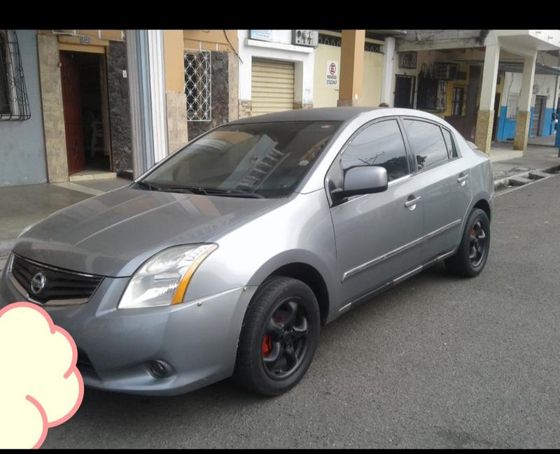 Nissan Sentra • 2013 • 175,000 km 2