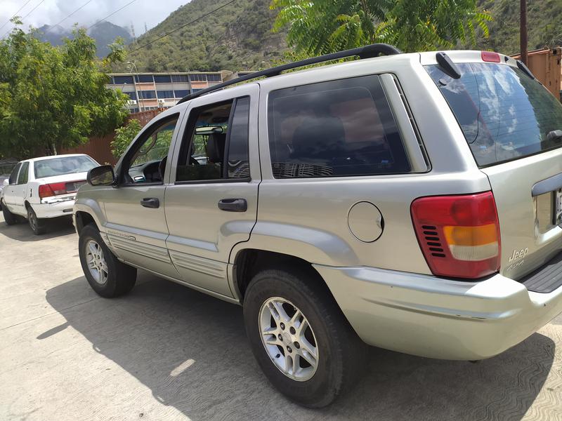 Jeep Grand Cherokee • 2005 • 205,000 km 1