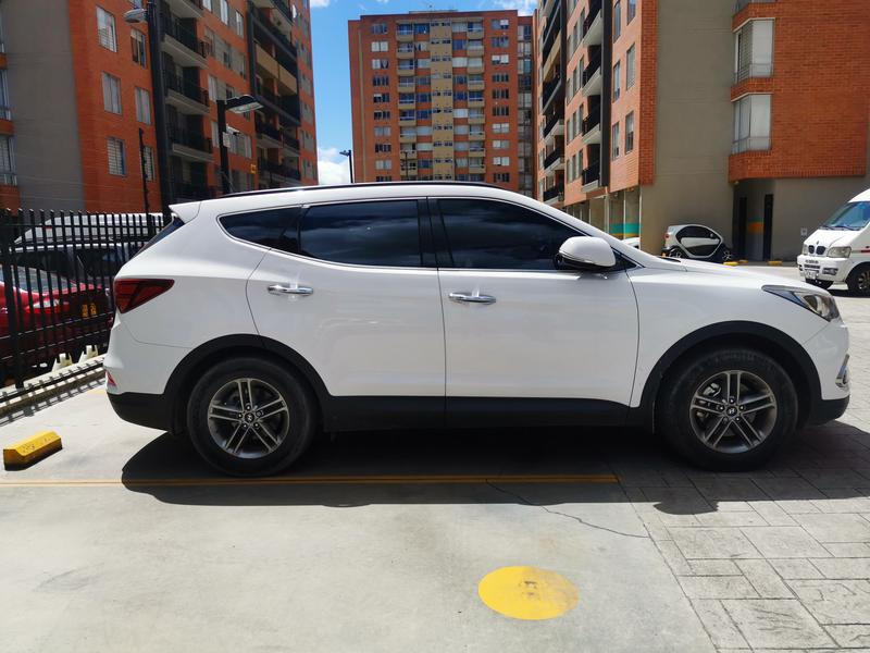 Hyundai Santa Fe • 2016 • 25,000 km 11
