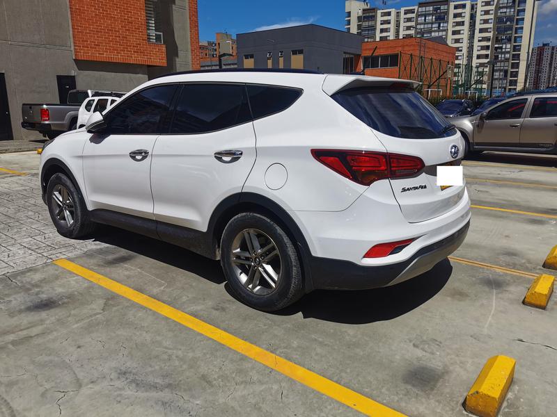 Hyundai Santa Fe • 2016 • 25,000 km 17