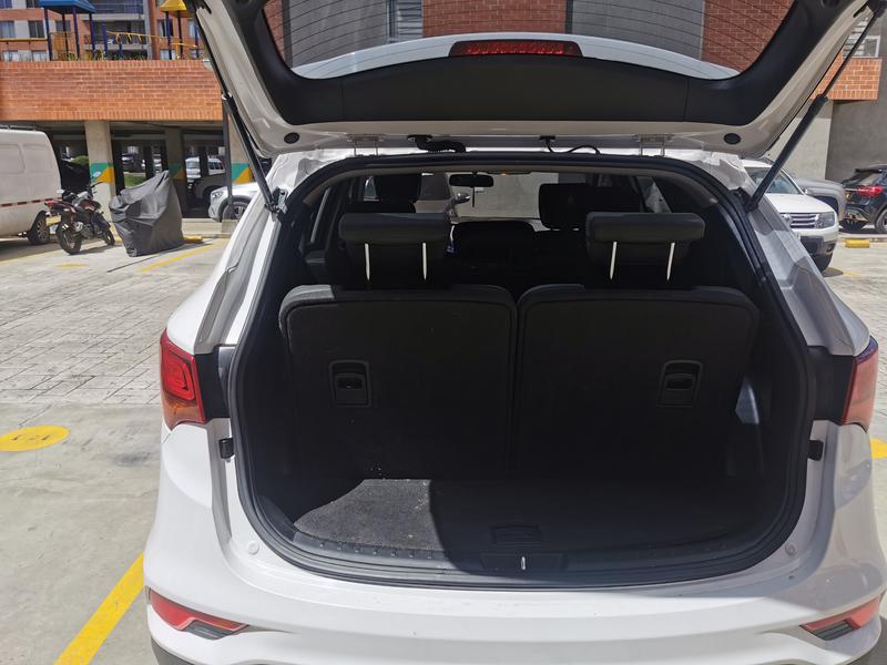 Hyundai Santa Fe • 2016 • 25,000 km 8