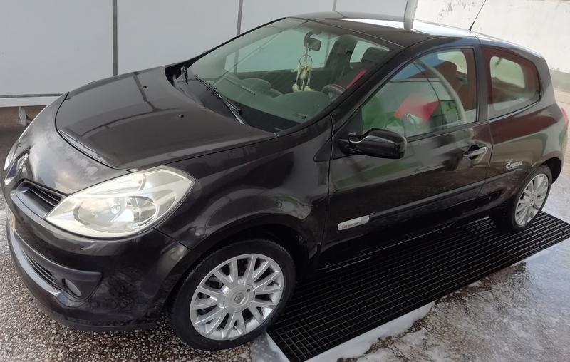 Renault Clio • 2009 • 109,000 km 4
