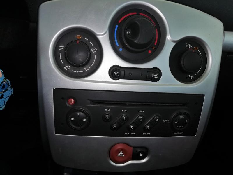 Renault Clio • 2009 • 109,000 km 5