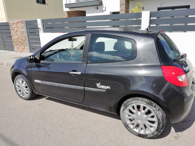 Renault Clio • 2009 • 109,000 km 3