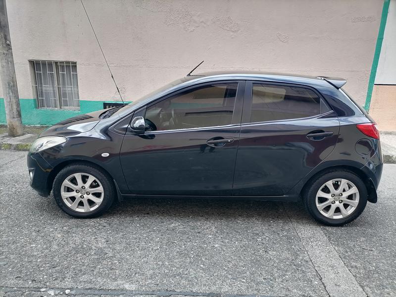 Mazda 2 • 2013 • 105,000 km 1