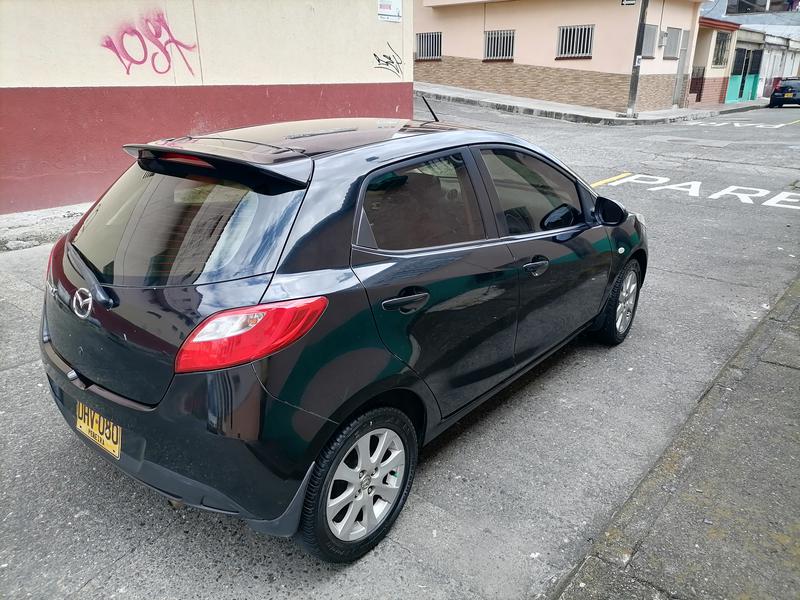 Mazda 2 • 2013 • 105,000 km 3