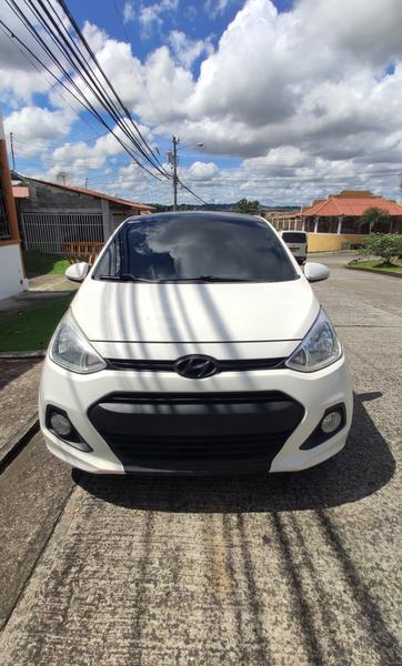 Hyundai i10 • 2015 • 117,000 km 1