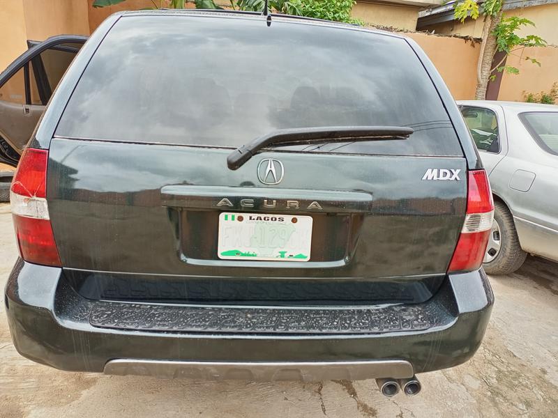 Acura MDX • 2003 • 180,000 km 2