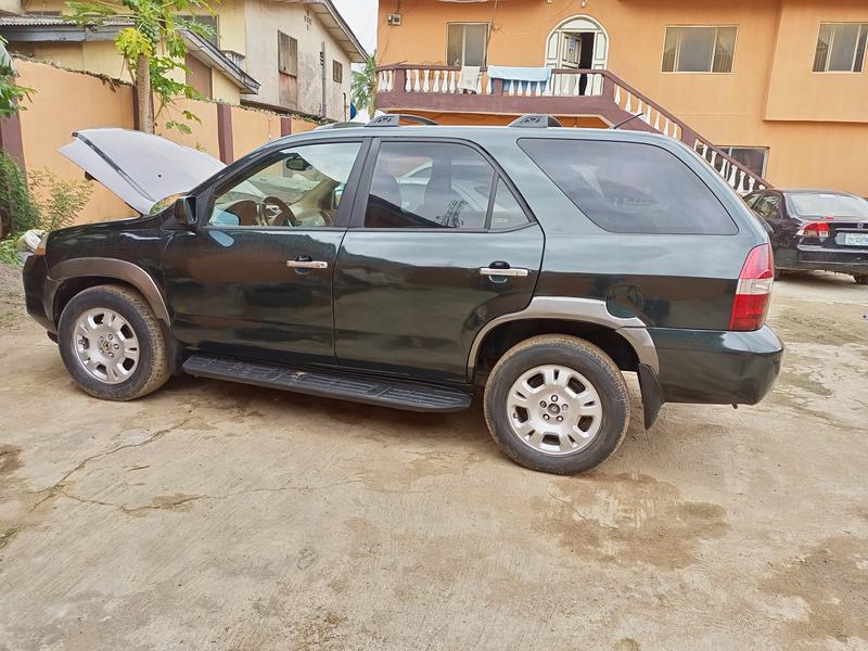 Acura MDX • 2003 • 180,000 km 6