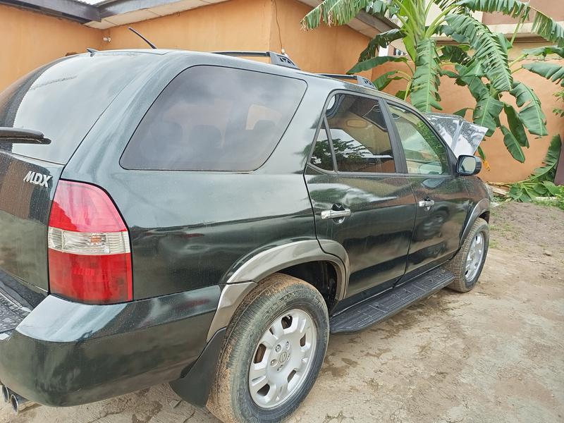 Acura MDX • 2003 • 180,000 km 4