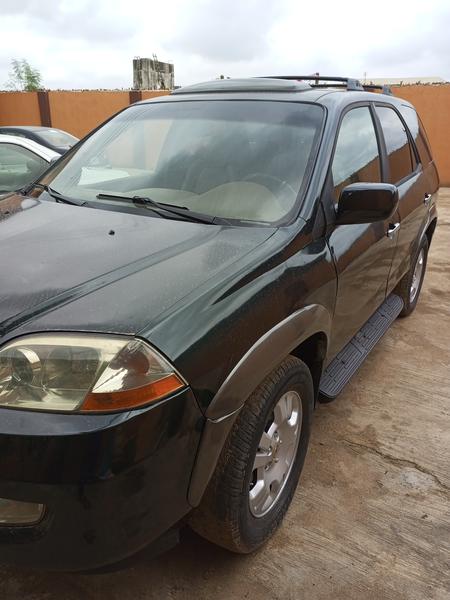 Acura MDX • 2003 • 180,000 km 1