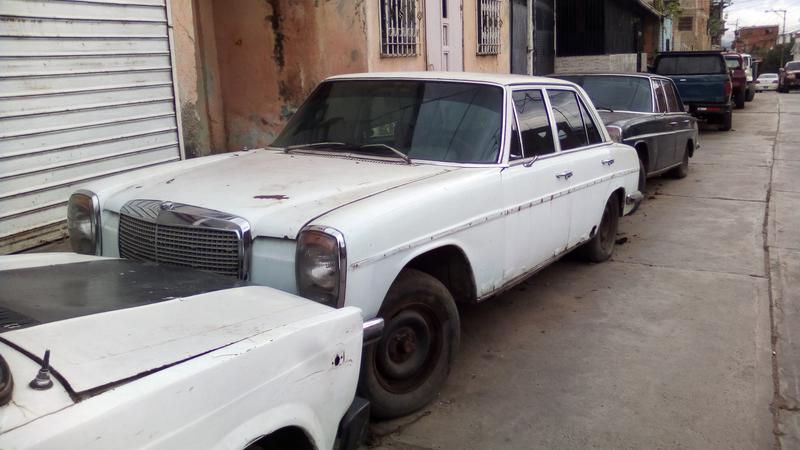 Mercedes-Benz 115 • 1973 • 200,000 km 1