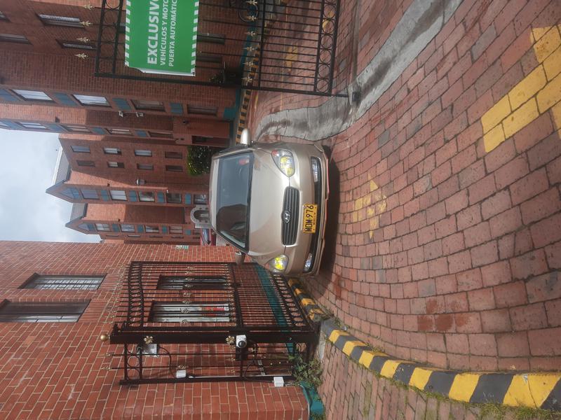 Hyundai Accent • 2009 • 133,000 km 4