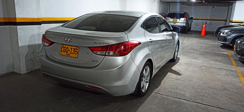 Hyundai Elantra • 2013 • 68,548 km 3