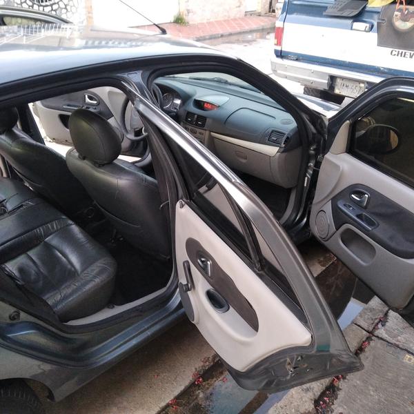 Renault Symbol • 2012 • 136,000 km 4