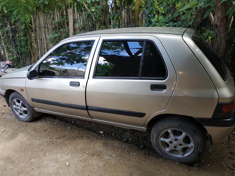 Renault 10 • 1998 • 178,000 km 2