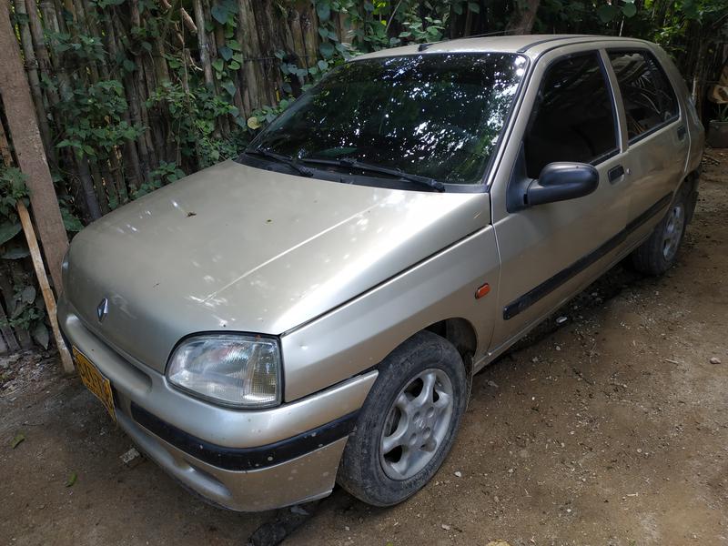Renault 10 • 1998 • 178,000 km 5