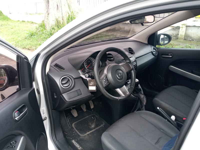 Mazda 2 • 2013 • 155,000 km 1