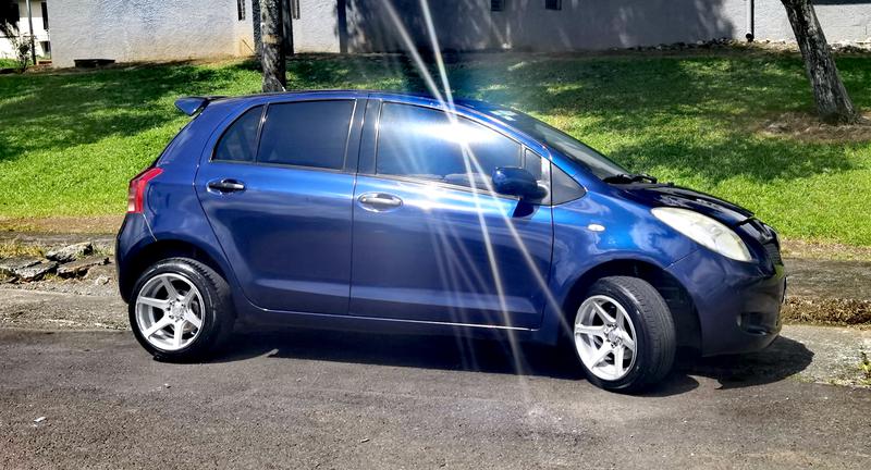 Toyota Yaris Hatchback • 2009 • 264,900 km 1