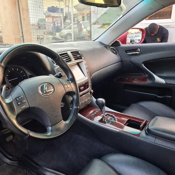 Lexus IS • 2006 • 95,119 km 4