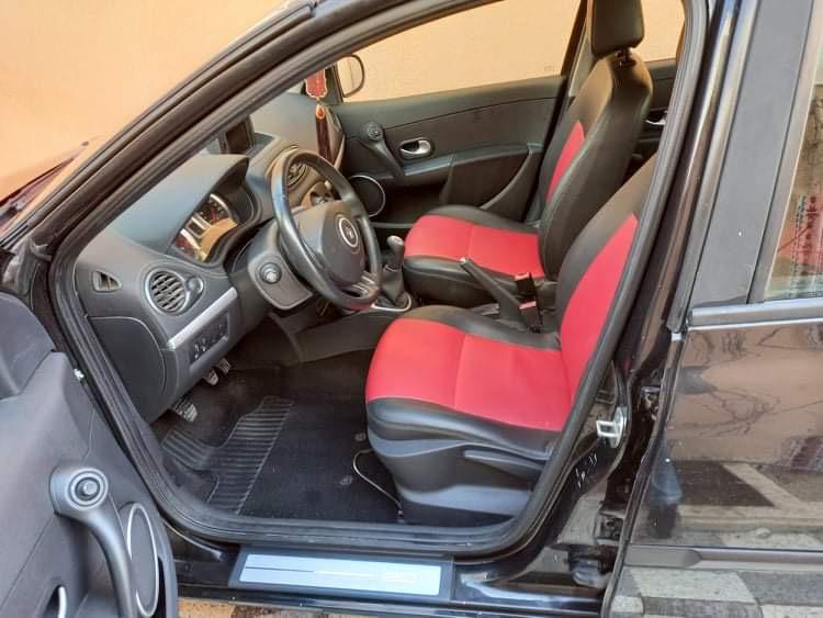 Renault Clio • 2010 • 154,000 km 3