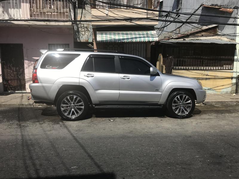 Toyota 4 Runner Limited • 2005 • 275,000 km 4